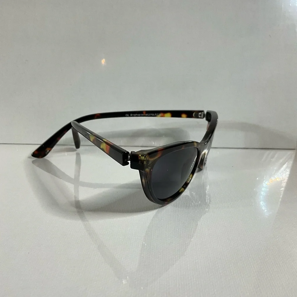 Elegant Tortoise Shell Sunglasses